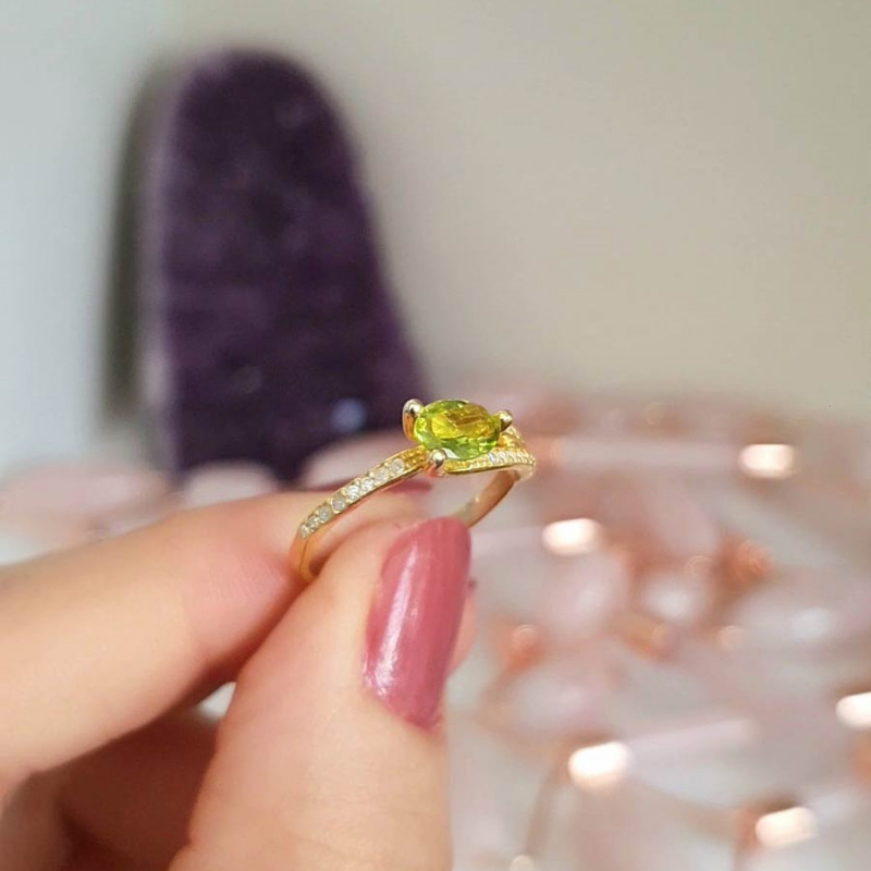 925 Silver Natural Peridot Stone Ring - Zircon Around