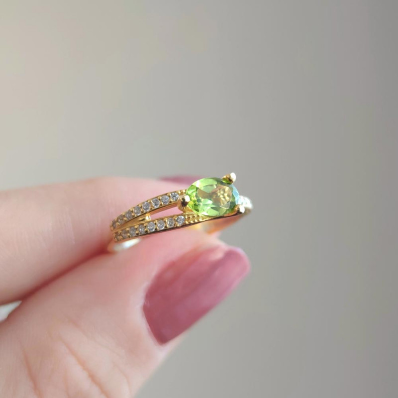 925 Silver Natural Peridot Stone Ring - Zircon Around